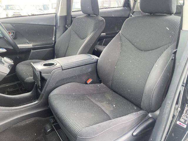 Toyota PRIUS ALPHA 2015-11 3680835-16