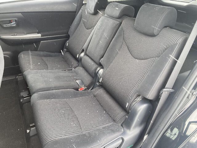 Toyota PRIUS ALPHA 2015-11 3680835-17
