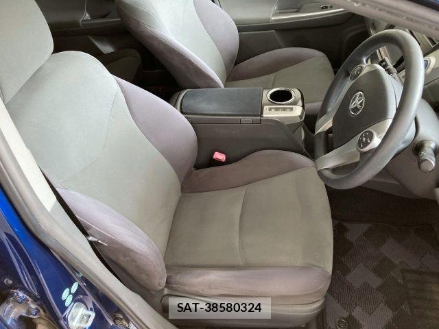 Toyota PRIUS ALPHA 2013-02 3935458-11