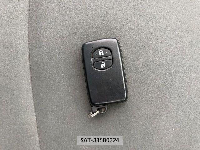 Toyota PRIUS ALPHA 2013-02 3935458-26