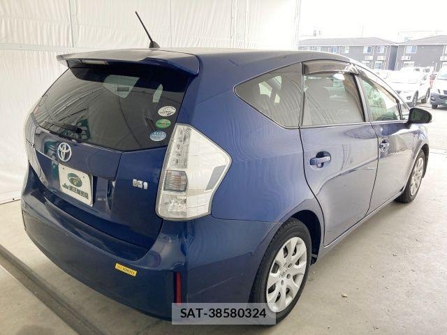 Toyota PRIUS ALPHA 2013-02 3935458-4