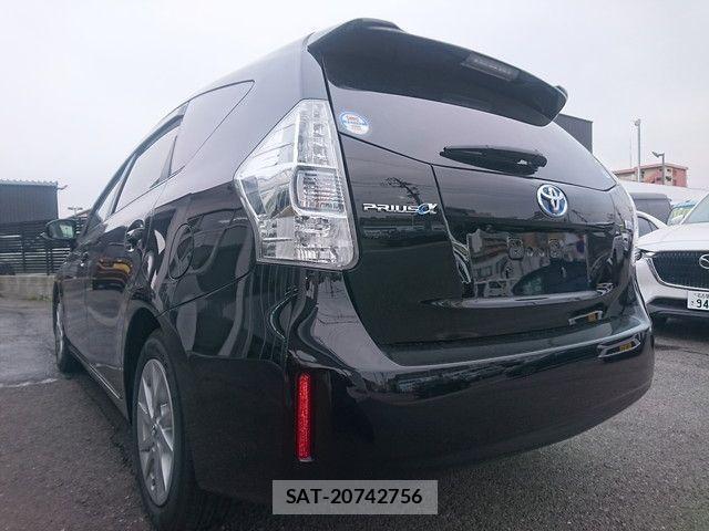 Toyota PRIUS ALPHA 2014-03 4111071-2