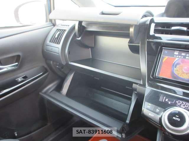 Toyota PRIUS ALPHA 2016-11 4329661-17