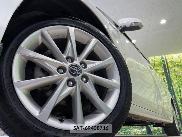 Toyota PRIUS ALPHA 2015-11 4757096-11