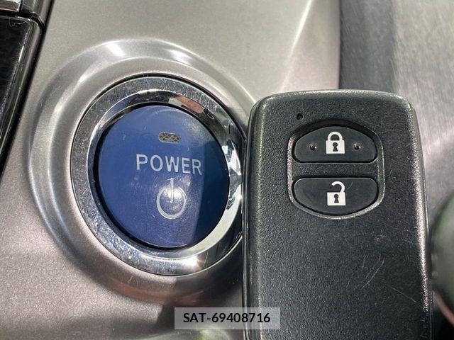 Toyota PRIUS ALPHA 2015-11 4757096-6