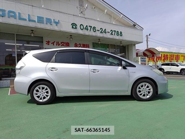 Toyota PRIUS ALPHA 2013-11 5876020-10