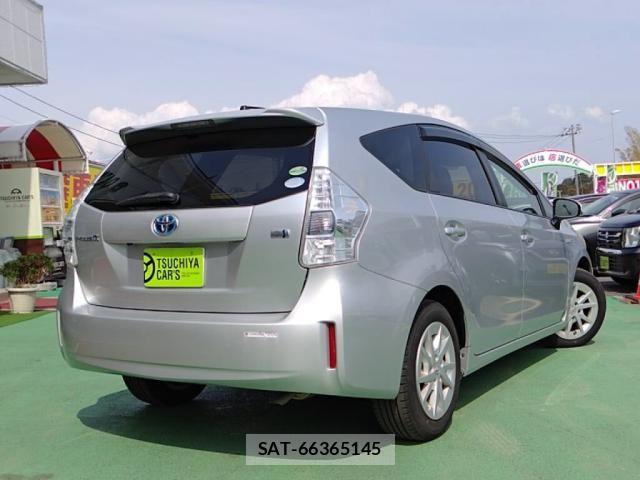 Toyota PRIUS ALPHA 2013-11 5876020-1