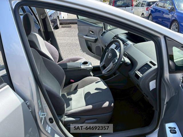 Toyota PRIUS ALPHA 2011-10 5876057-9
