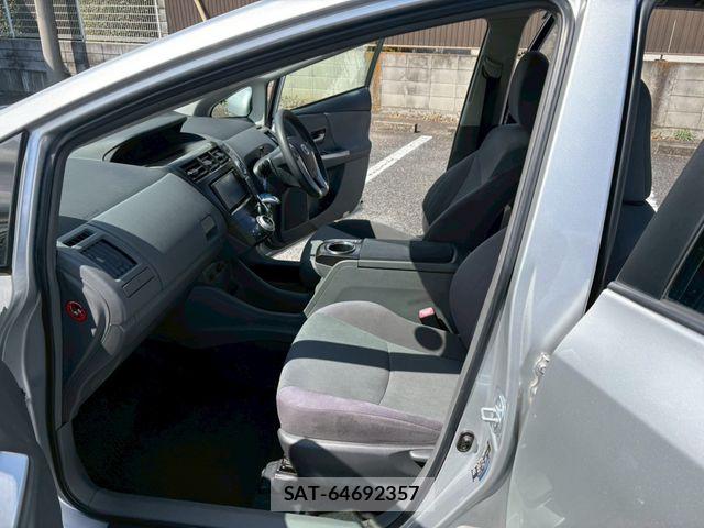 Toyota PRIUS ALPHA 2011-10 5876057-15