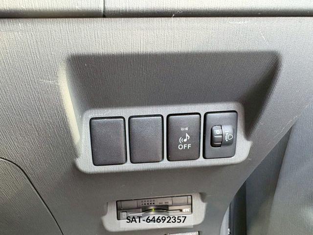Toyota PRIUS ALPHA 2011-10 5876057-24