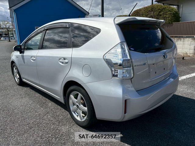 Toyota PRIUS ALPHA 2011-10 5876057-6