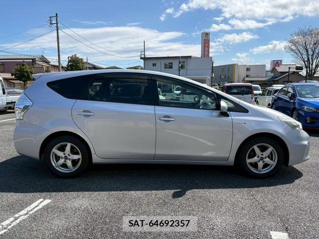 Toyota PRIUS ALPHA 2011-10 5876057-7