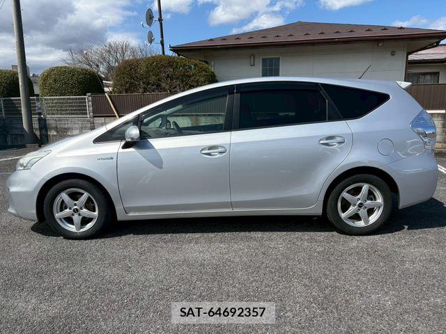 Toyota PRIUS ALPHA 2011-10 5876057-8