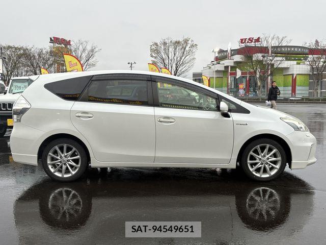 Toyota PRIUS ALPHA 2013-03 6016626-10