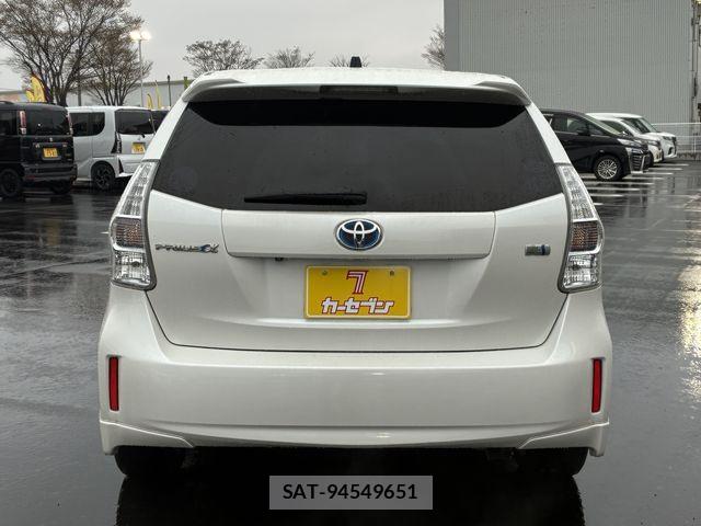 Toyota PRIUS ALPHA 2013-03 6016626-8