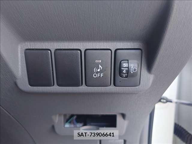 Toyota PRIUS ALPHA 2014-11 6246817-13