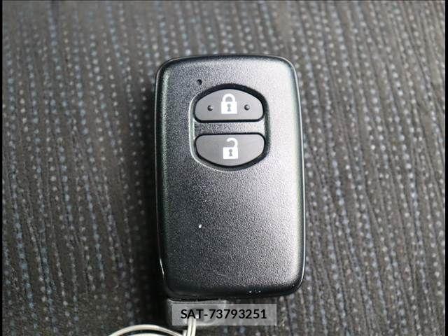 Toyota PRIUS ALPHA 2015-10 6272621-13