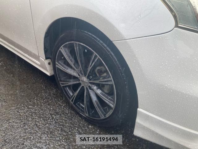 Toyota PRIUS ALPHA 2011-07 6642252-3