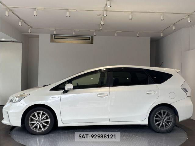 Toyota PRIUS ALPHA 2014-10 6673234-1