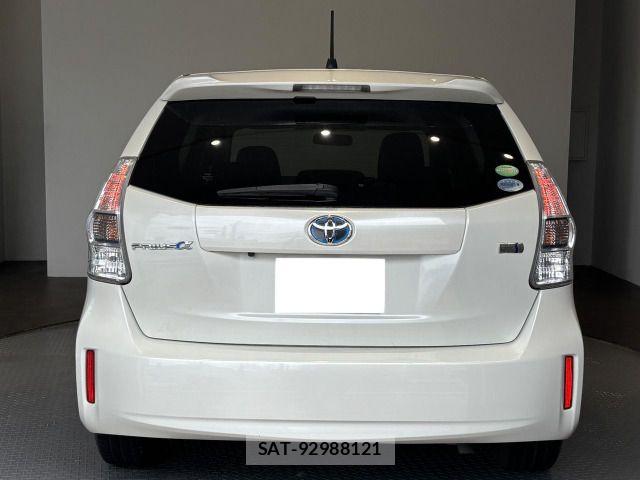Toyota PRIUS ALPHA 2014-10 6673234-2