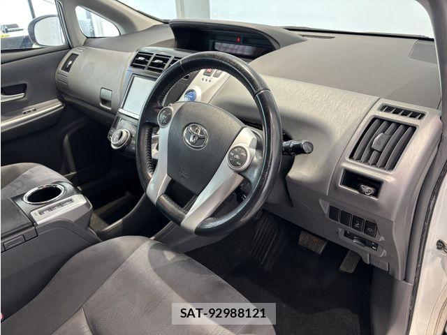 Toyota PRIUS ALPHA 2014-10 6673234-5
