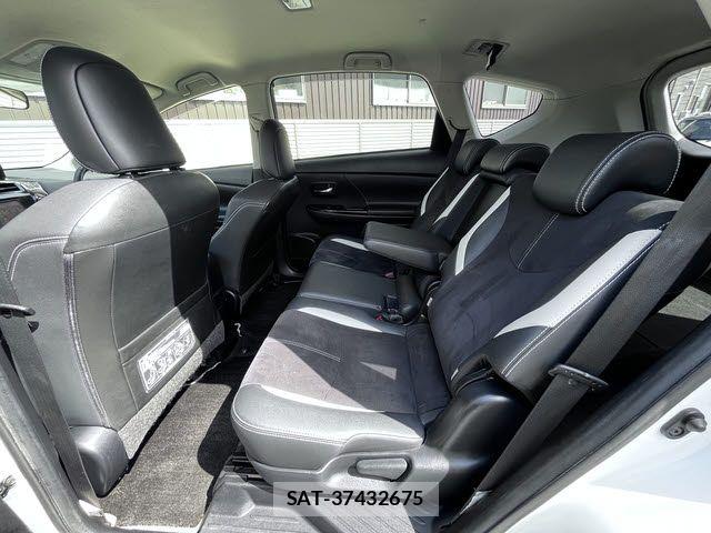 Toyota PRIUS ALPHA 2015-04 6677590-9