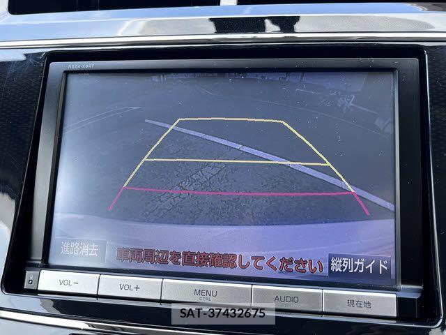 Toyota PRIUS ALPHA 2015-04 6677590-10