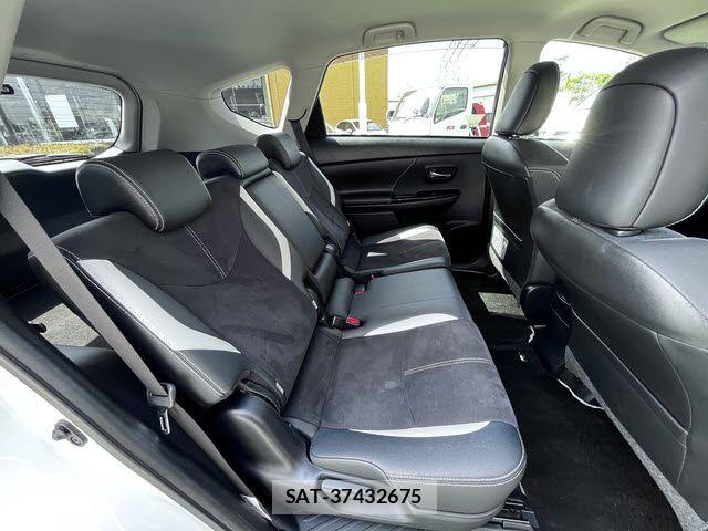 Toyota PRIUS ALPHA 2015-04 6677590-12