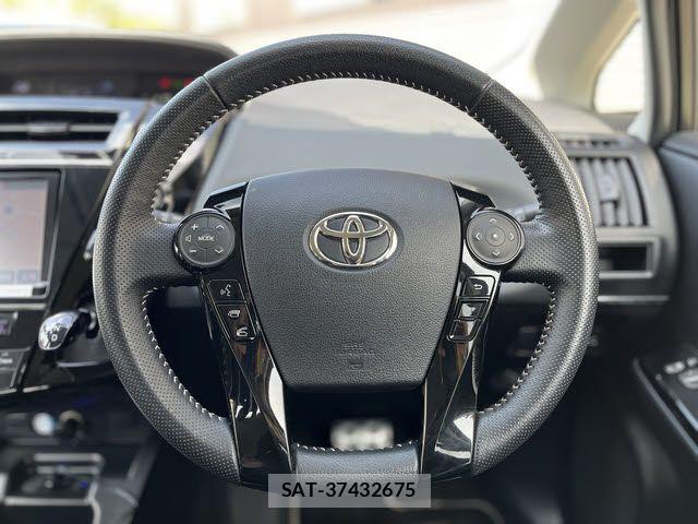 Toyota PRIUS ALPHA 2015-04 6677590-13