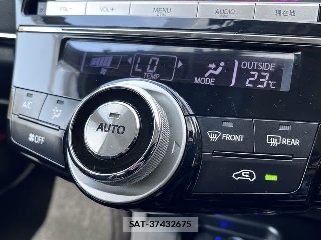 Toyota PRIUS ALPHA 2015-04 6677590-14