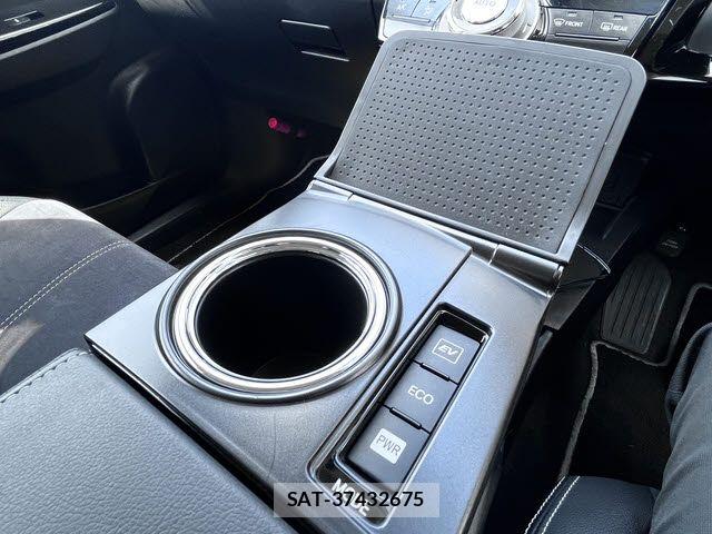 Toyota PRIUS ALPHA 2015-04 6677590-17
