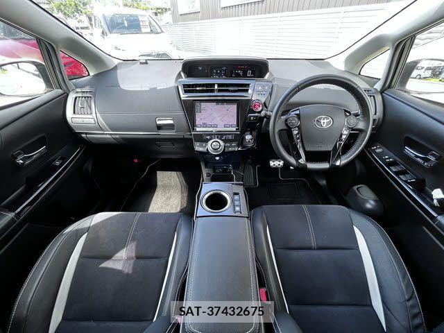 Toyota PRIUS ALPHA 2015-04 6677590-1