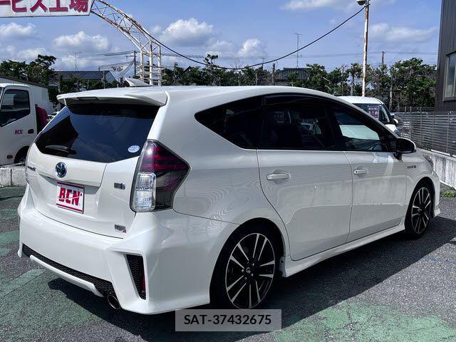 Toyota PRIUS ALPHA 2015-04 6677590-2