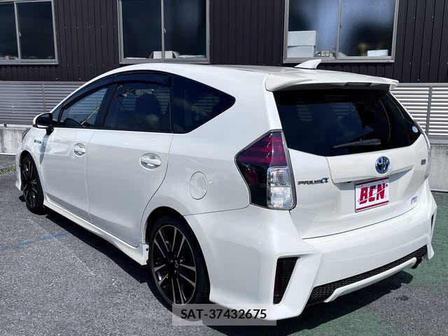 Toyota PRIUS ALPHA 2015-04 6677590-8