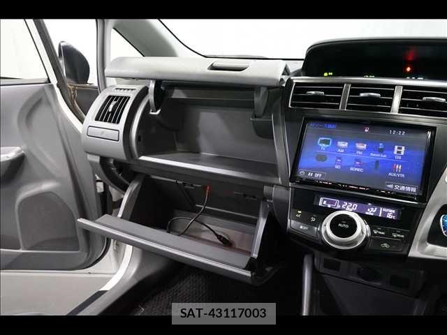 Toyota PRIUS ALPHA 2012-01 6677595-12