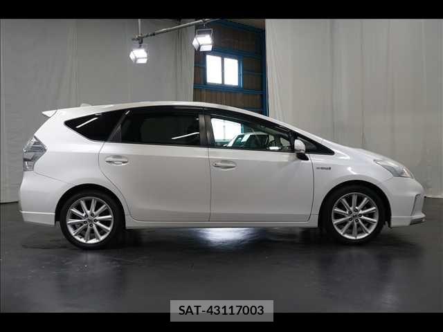 Toyota PRIUS ALPHA 2012-01 6677595-15