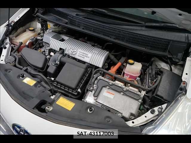 Toyota PRIUS ALPHA 2012-01 6677595-19