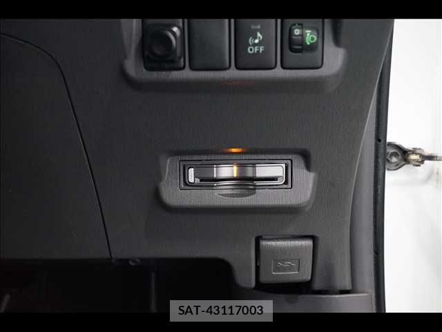 Toyota PRIUS ALPHA 2012-01 6677595-5