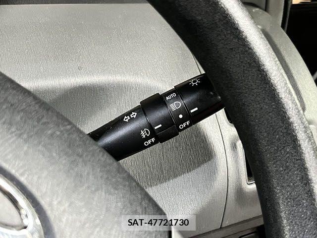 Toyota PRIUS ALPHA 2013-10 6682826-16