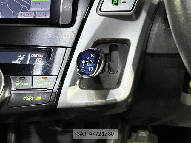 Toyota PRIUS ALPHA 2013-10 6682826-19