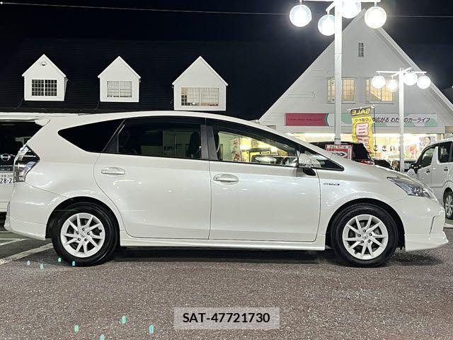 Toyota PRIUS ALPHA 2013-10 6682826-24