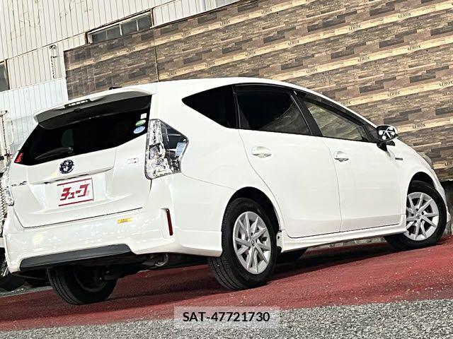 Toyota PRIUS ALPHA 2013-10 6682826-2