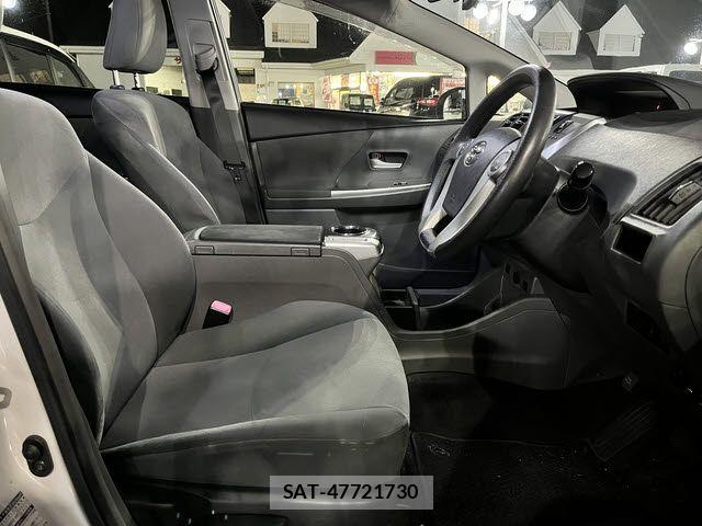 Toyota PRIUS ALPHA 2013-10 6682826-3