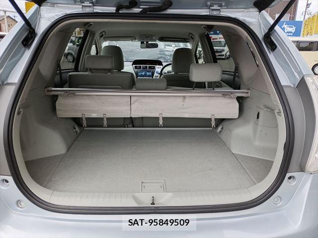 Toyota PRIUS ALPHA 2013-03 6683968-11