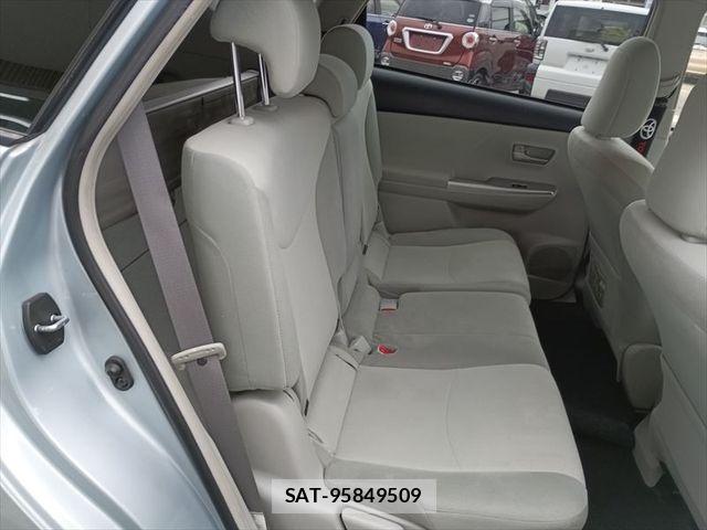 Toyota PRIUS ALPHA 2013-03 6683968-13