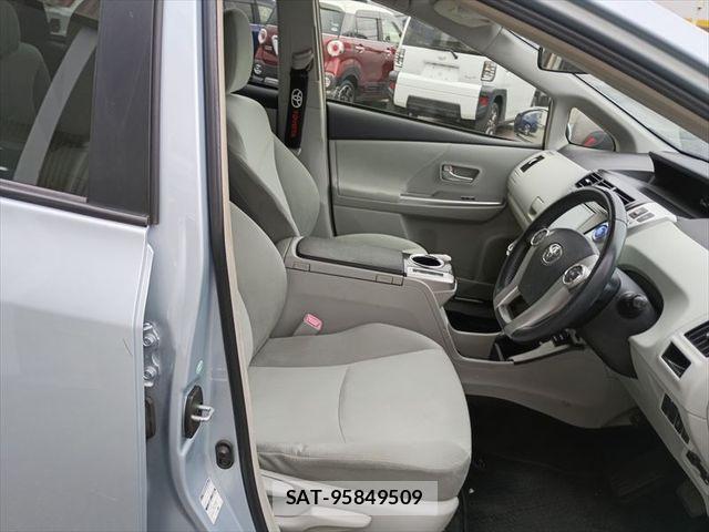 Toyota PRIUS ALPHA 2013-03 6683968-15