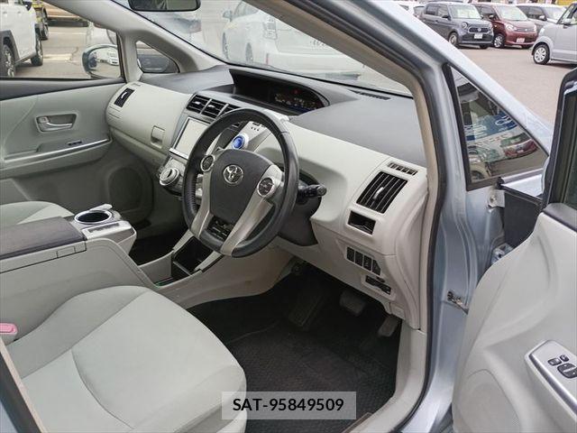 Toyota PRIUS ALPHA 2013-03 6683968-16