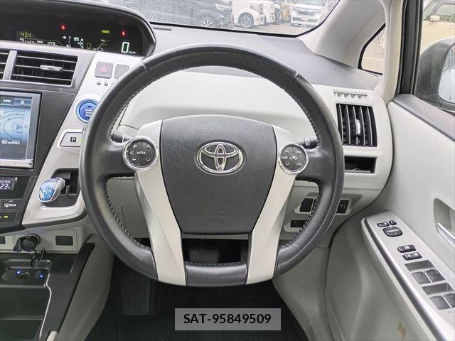 Toyota PRIUS ALPHA 2013-03 6683968-1