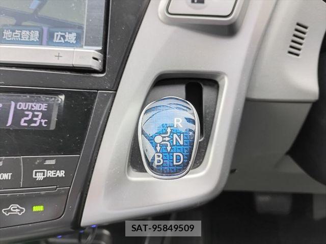 Toyota PRIUS ALPHA 2013-03 6683968-20