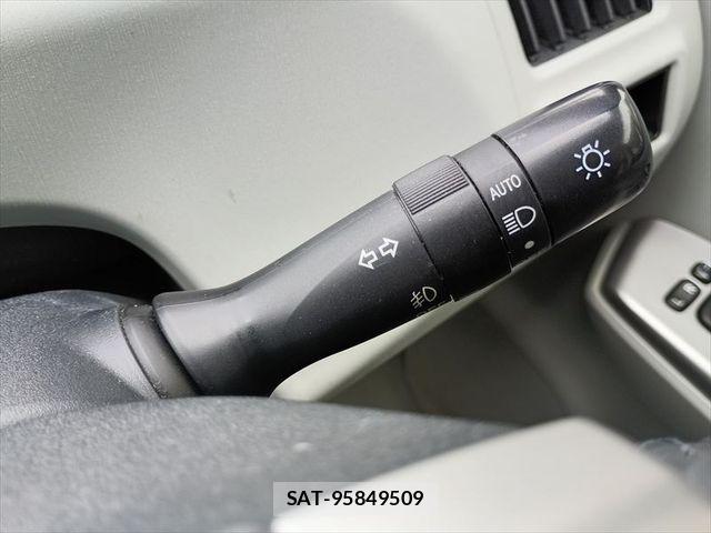 Toyota PRIUS ALPHA 2013-03 6683968-25
